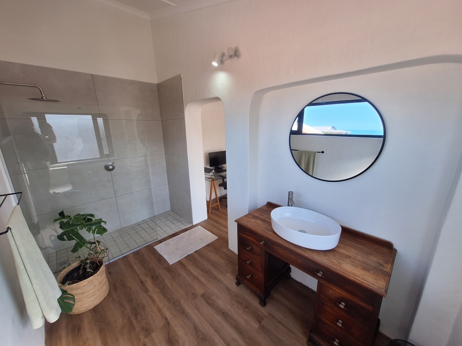 4 Bedroom Property for Sale in Wavecrest Eastern Cape